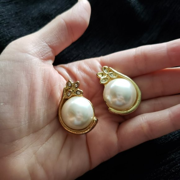 VTG Faux Pearl Clip on Earrings with Jewel Detail - Picture 4 of 11
